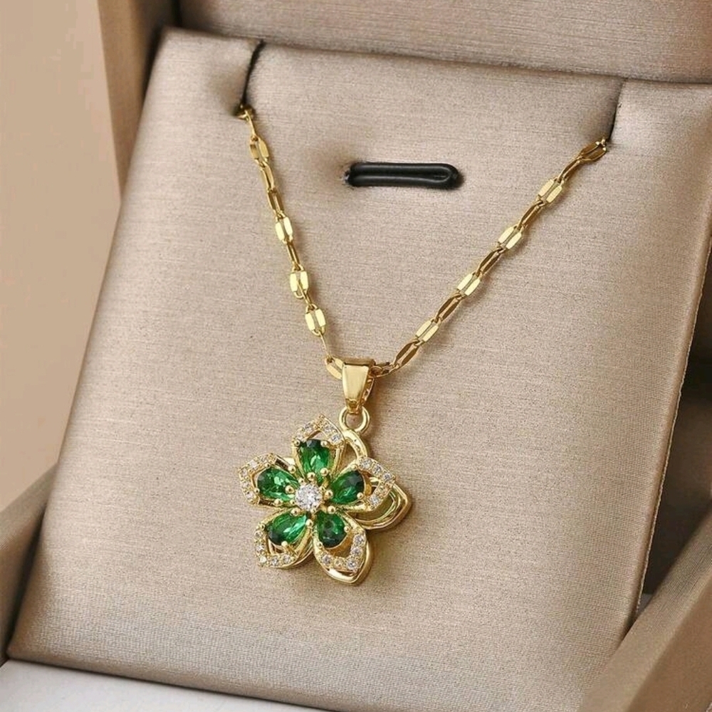 Elegant Gold and Green Rotating Floral Pendant Necklace